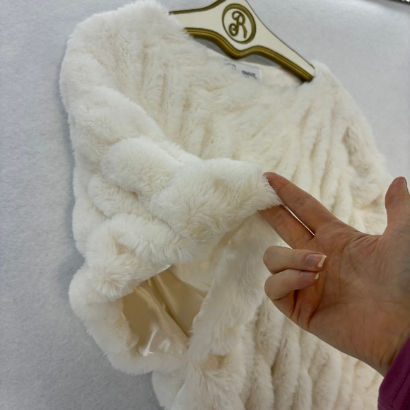 La Fiorentina Firenze Faux Fur Poncho Cape Wrap Shawl Cream Ivory Plush Bridal - Picture 4 of 14